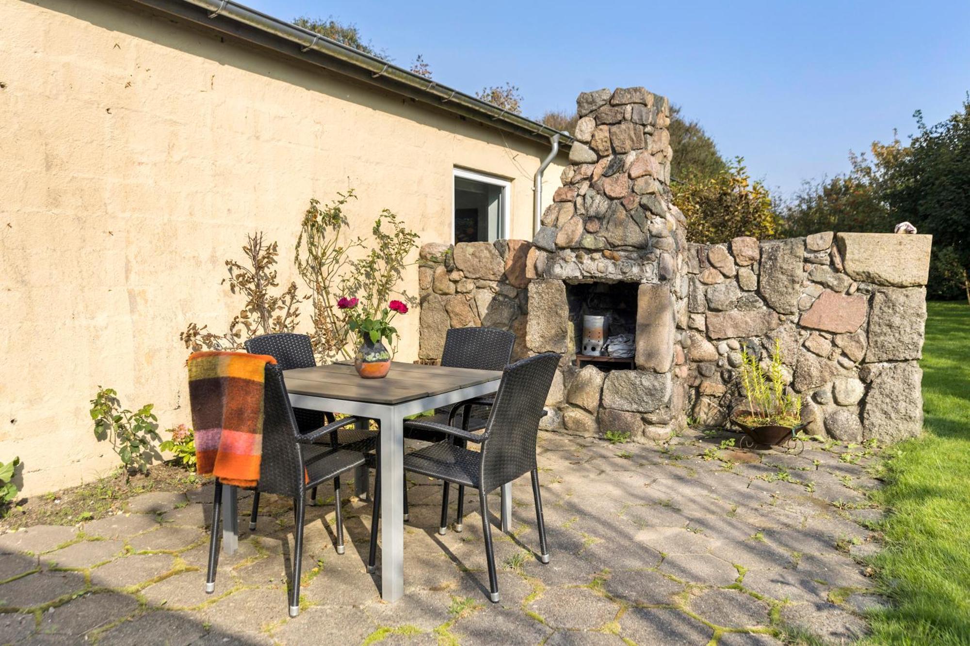 Logi i hus med kunst og have Bed & Breakfast Vestervig Eksteriør bilde
